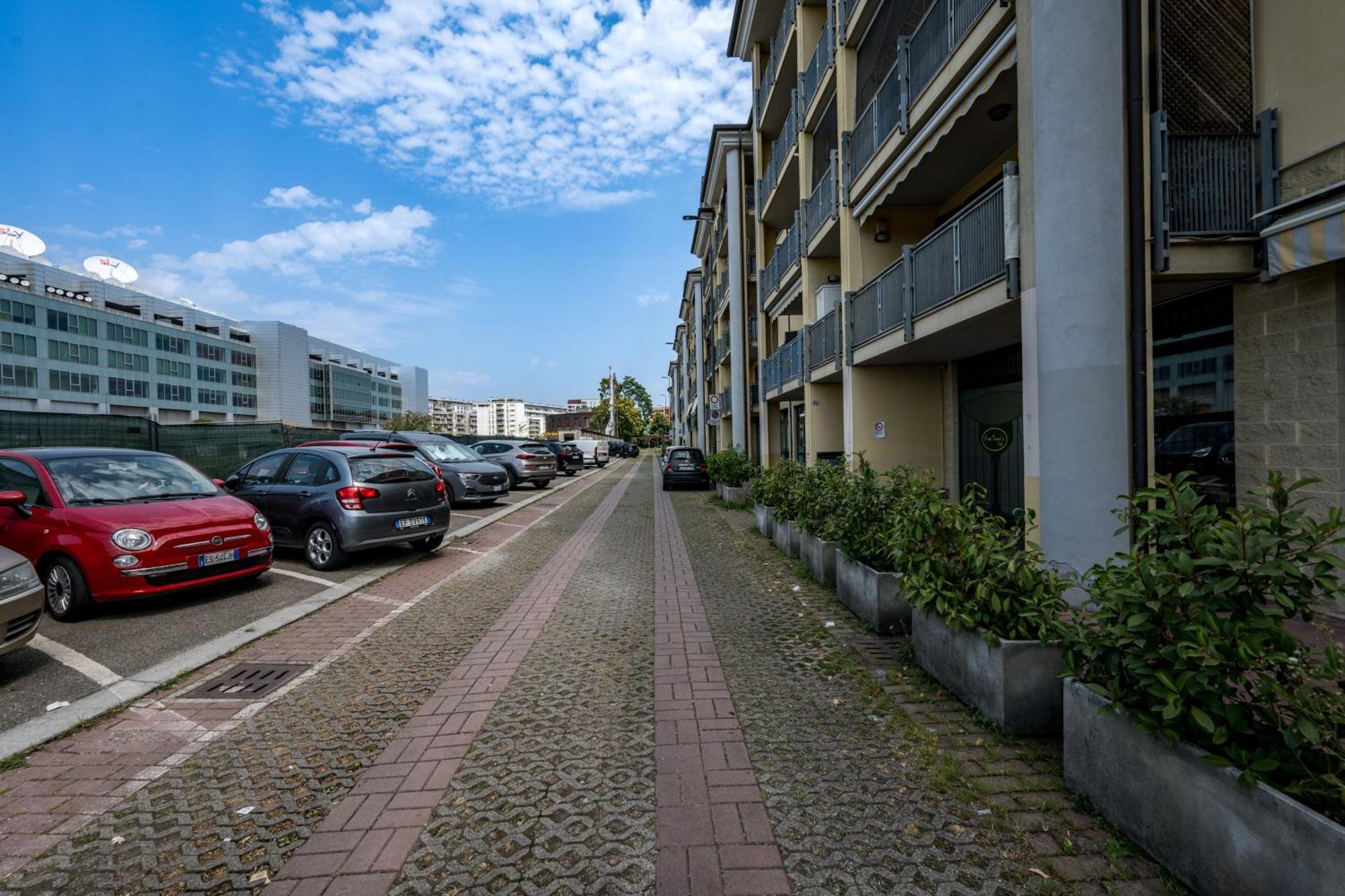 Cozy Suite Rogoredo Apartment Next To The Metro And Train Station Milão Exterior foto