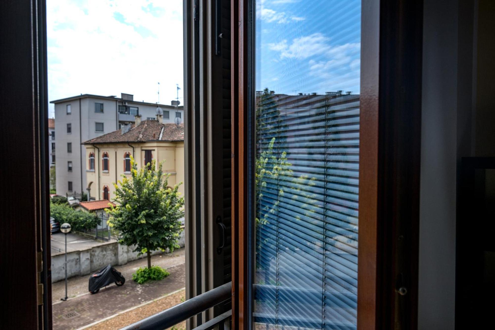Cozy Suite Rogoredo Apartment Next To The Metro And Train Station Milão Exterior foto